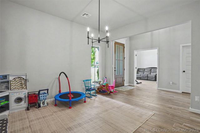 7009 E Oakland Street, Broken Arrow, OK 74014