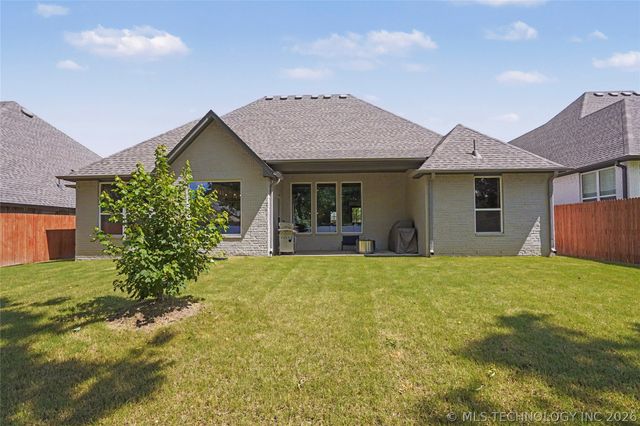 7009 E Oakland Street, Broken Arrow, OK 74014