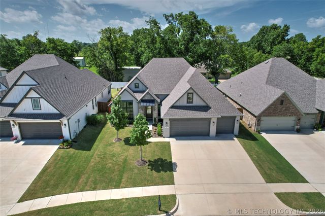 7009 E Oakland Street, Broken Arrow, OK 74014