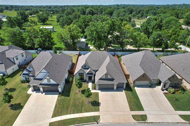 7009 E Oakland Street, Broken Arrow, OK 74014