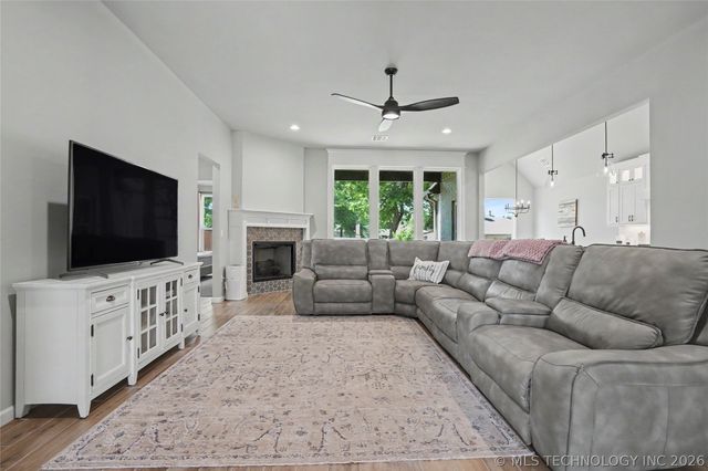 7009 E Oakland Street, Broken Arrow, OK 74014