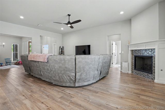 7009 E Oakland Street, Broken Arrow, OK 74014
