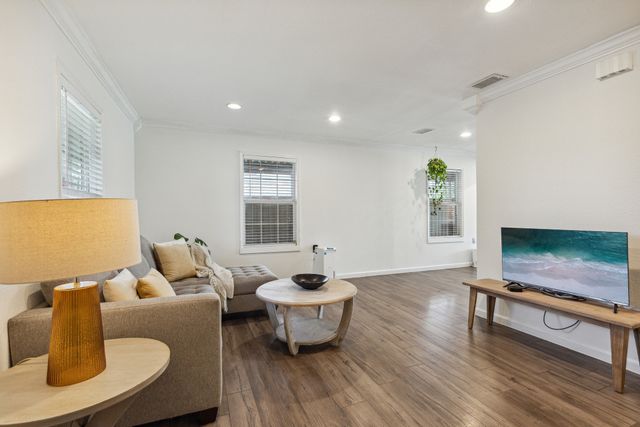 4615 Cowan Avenue, Dallas, TX 75209