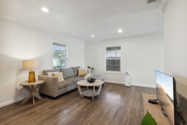 4615 Cowan Avenue, Dallas, TX 75209