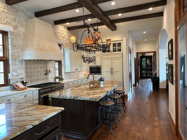 808 Rivercliff Drive, Spicewood, TX 78669
