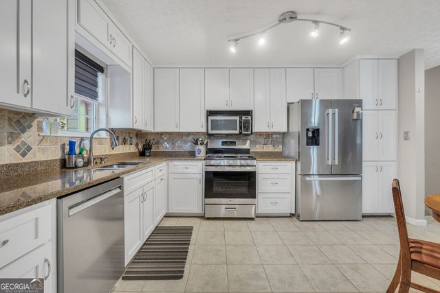 205 Summerfield Lane, Mcdonough, GA 30253