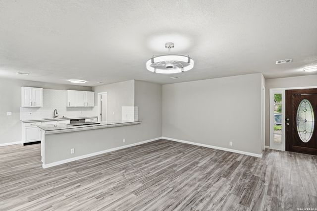 5342 BINZ ENGLEMAN RD, Kirby, TX 78219
