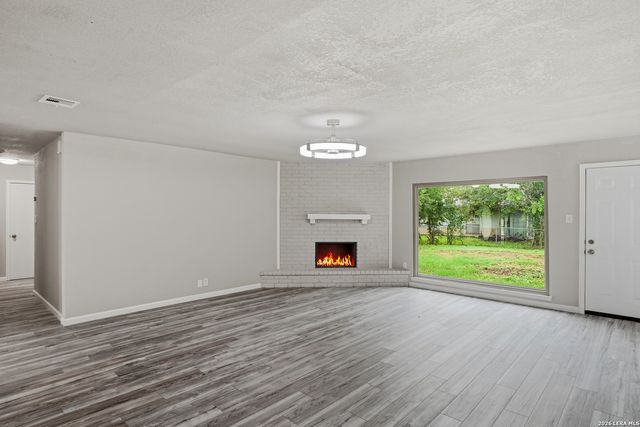 5342 BINZ ENGLEMAN RD, Kirby, TX 78219