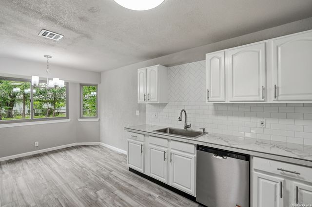 5342 BINZ ENGLEMAN RD, Kirby, TX 78219
