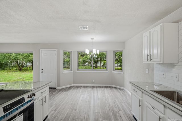 5342 BINZ ENGLEMAN RD, Kirby, TX 78219