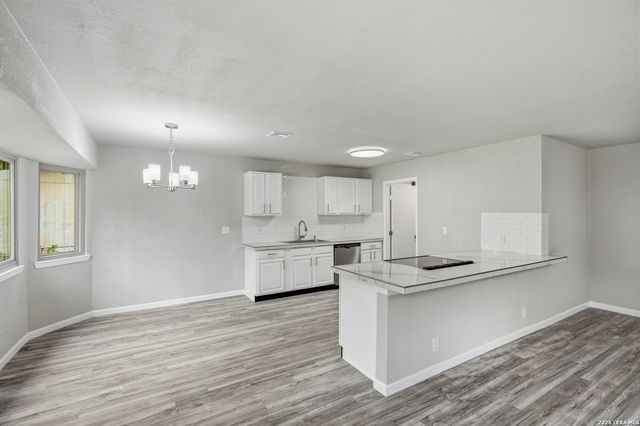5342 BINZ ENGLEMAN RD, Kirby, TX 78219