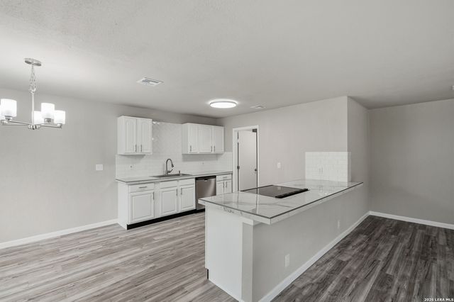 5342 BINZ ENGLEMAN RD, Kirby, TX 78219