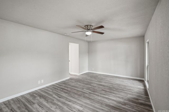 5342 BINZ ENGLEMAN RD, Kirby, TX 78219