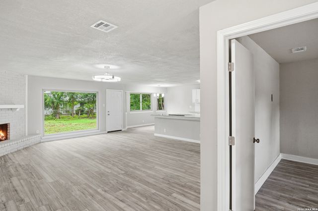 5342 BINZ ENGLEMAN RD, Kirby, TX 78219