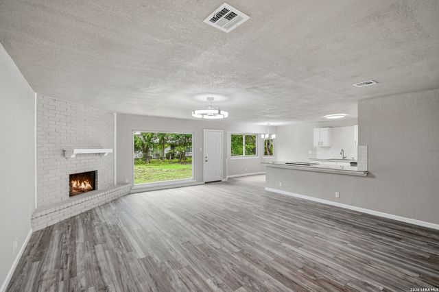 5342 BINZ ENGLEMAN RD, Kirby, TX 78219