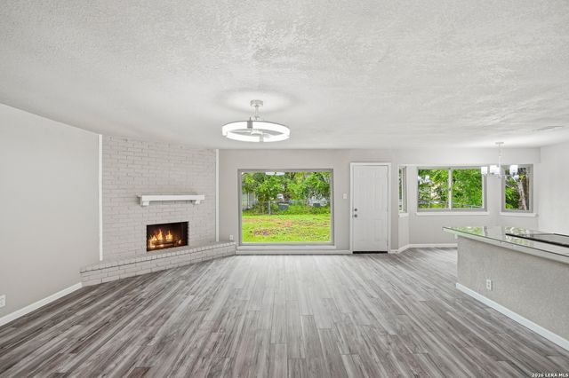 5342 BINZ ENGLEMAN RD, Kirby, TX 78219