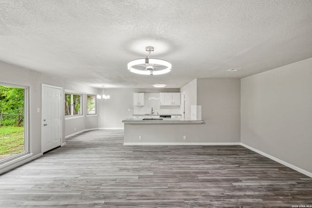 5342 BINZ ENGLEMAN RD, Kirby, TX 78219