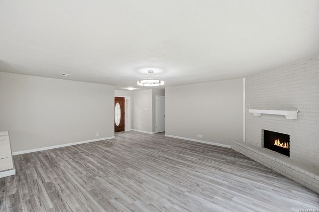 5342 BINZ ENGLEMAN RD, Kirby, TX 78219