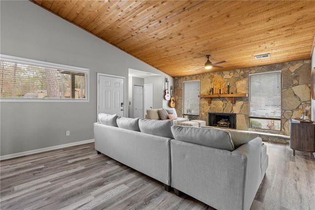 810 Bonnie Glen SE Drive, Marietta, GA 30067