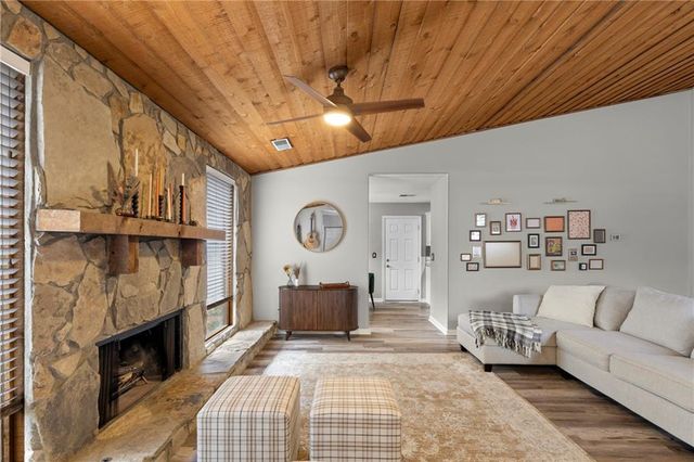 810 Bonnie Glen SE Drive, Marietta, GA 30067