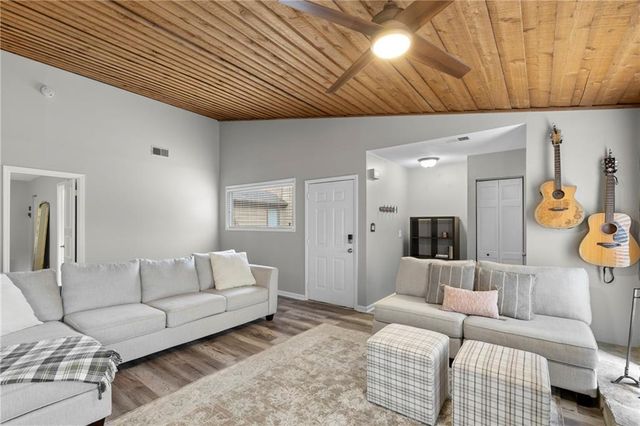 810 Bonnie Glen SE Drive, Marietta, GA 30067