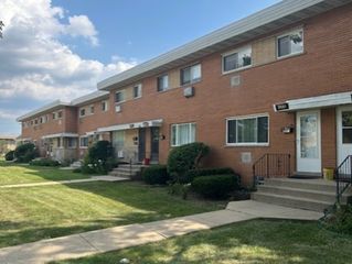 8657 Gregory Lane 7, Des Plaines, IL 60016