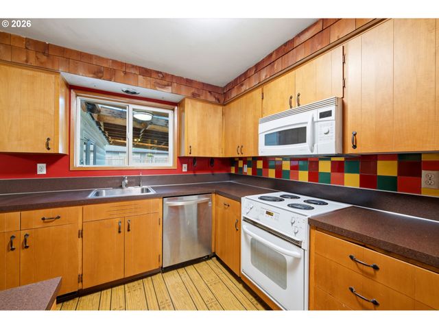 1411 Ne ARROWWOOD St, Hillsboro, OR 97124