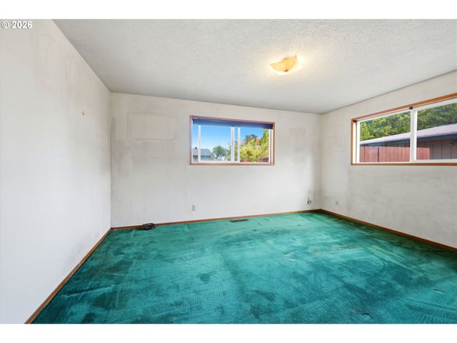 1411 Ne ARROWWOOD St, Hillsboro, OR 97124