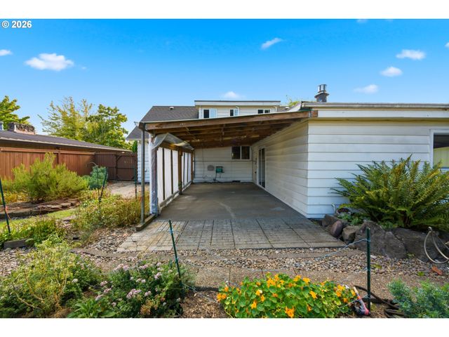 1411 Ne ARROWWOOD St, Hillsboro, OR 97124