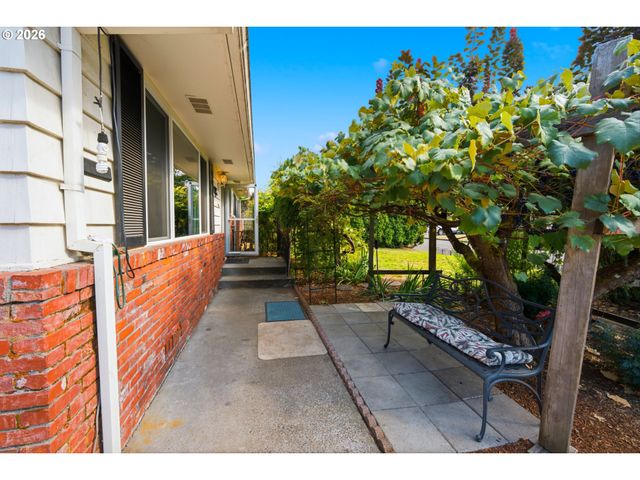 1411 Ne ARROWWOOD St, Hillsboro, OR 97124
