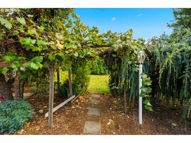 1411 Ne ARROWWOOD St, Hillsboro, OR 97124