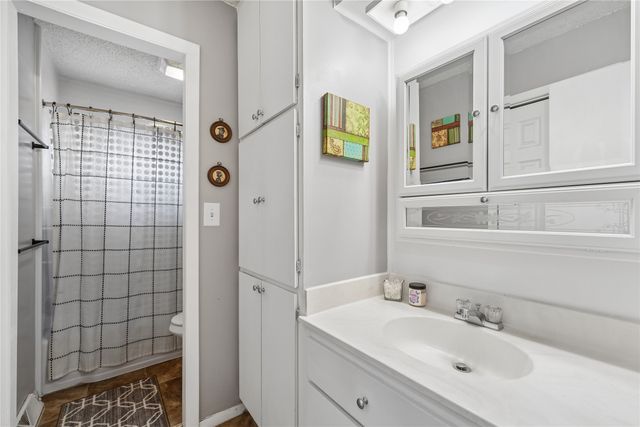 1409 SW Kenworthy Drive, Ankeny, IA 50023
