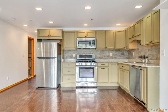 2105 33rd Avenue, Astoria, NY 11106