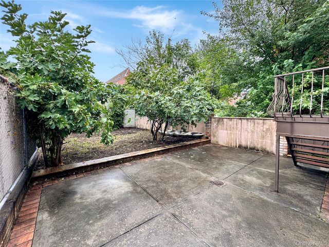 2105 33rd Avenue, Astoria, NY 11106