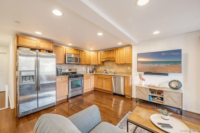 2105 33rd Avenue, Astoria, NY 11106
