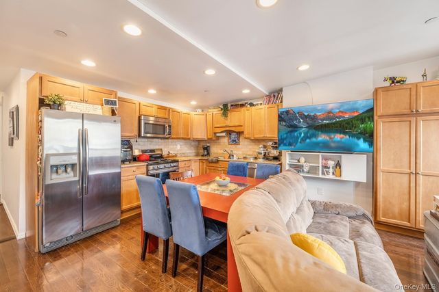 2105 33rd Avenue, Astoria, NY 11106