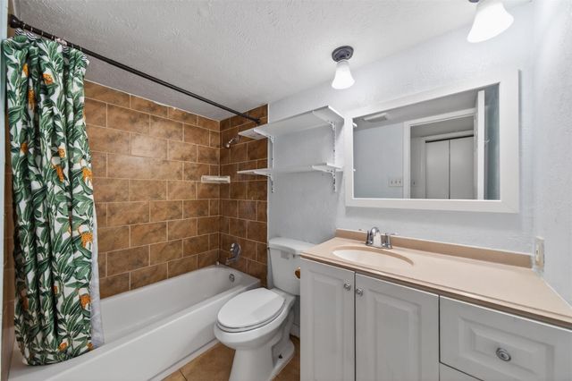 6447 W Fuqua Drive, Houston, TX 77489
