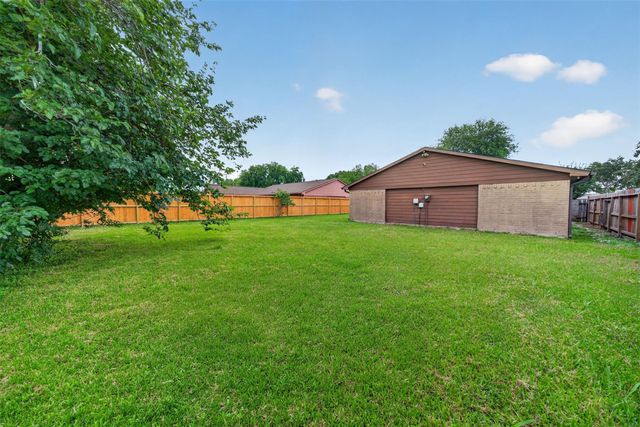 6447 W Fuqua Drive, Houston, TX 77489