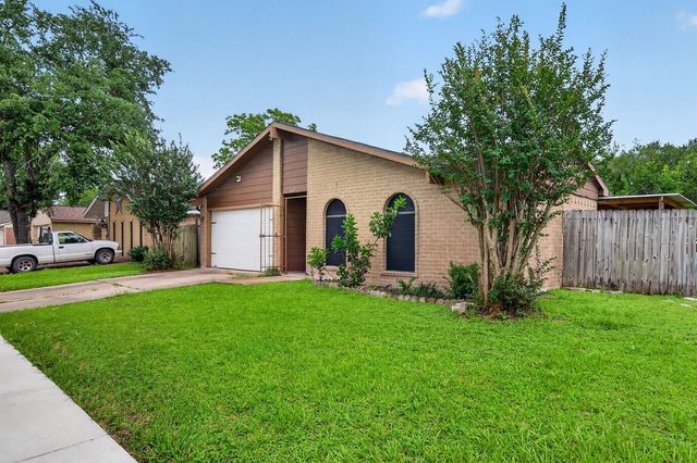 6447 W Fuqua Drive, Houston, TX 77489