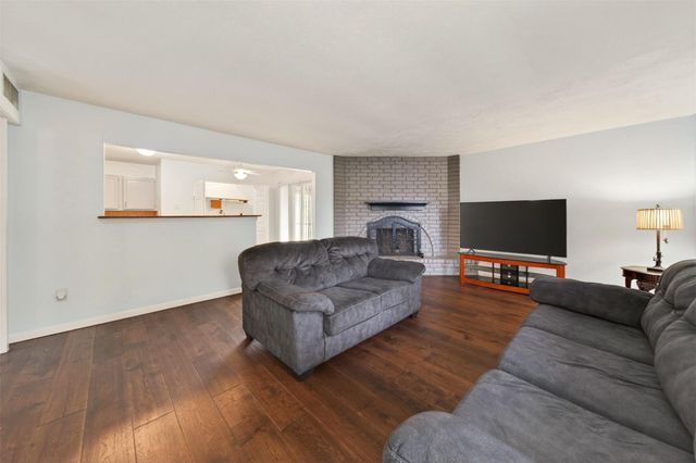6447 W Fuqua Drive, Houston, TX 77489
