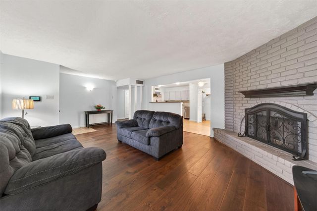6447 W Fuqua Drive, Houston, TX 77489