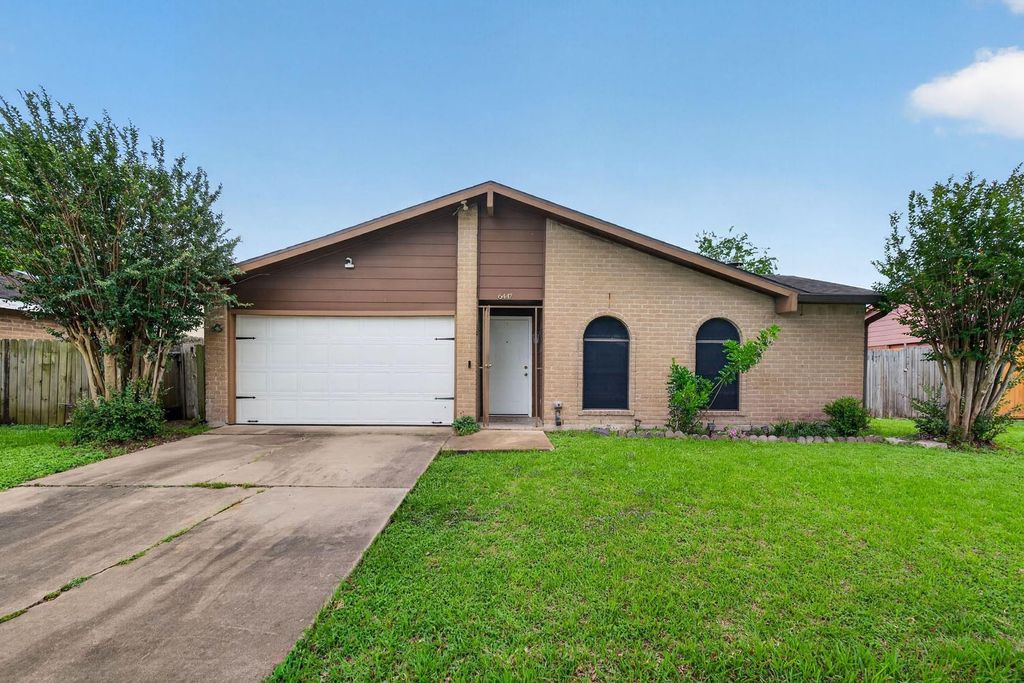 6447 W Fuqua Drive, Houston, TX 77489