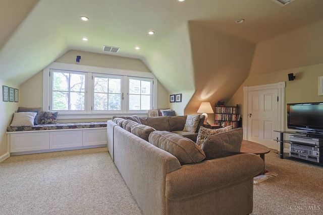 22 Burns Avenue, Wyoming, OH 45215