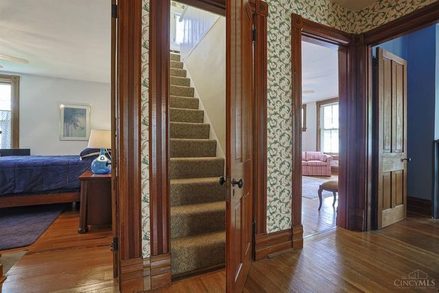 22 Burns Avenue, Wyoming, OH 45215