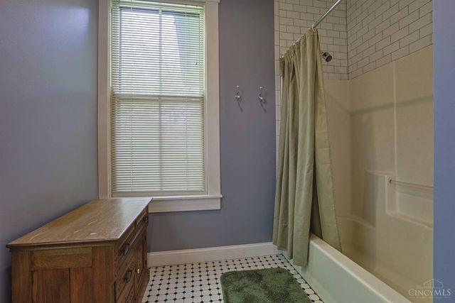 22 Burns Avenue, Wyoming, OH 45215
