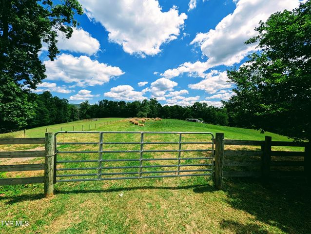 373 The Flats Drive, Clintwood, VA 24228