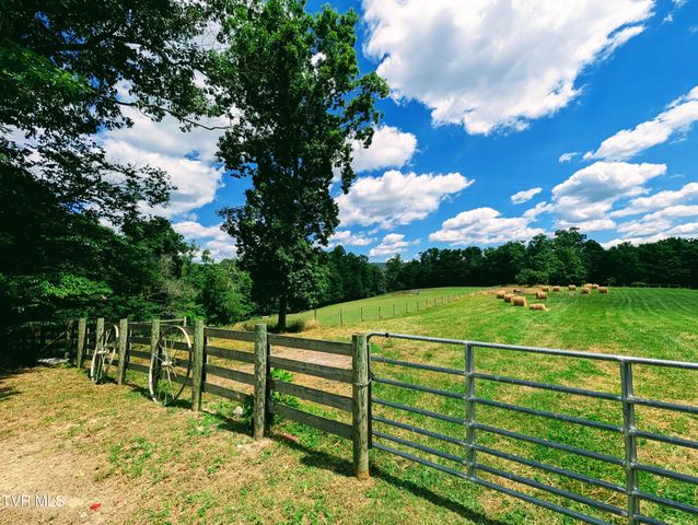 373 The Flats Drive, Clintwood, VA 24228