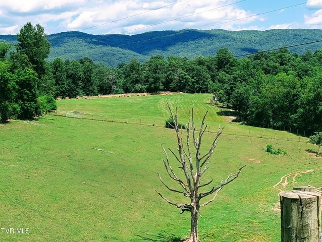 373 The Flats Drive, Clintwood, VA 24228