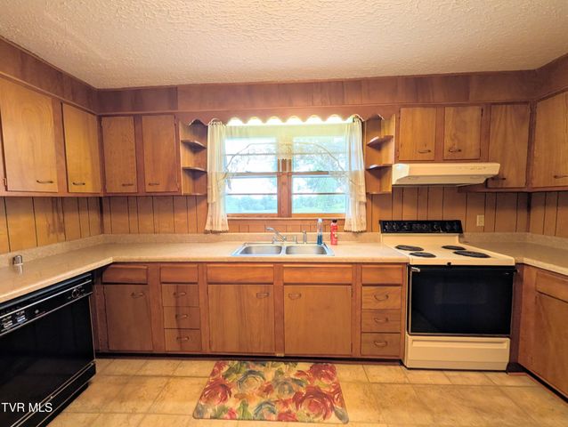 373 The Flats Drive, Clintwood, VA 24228