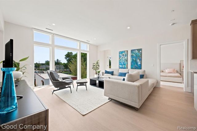110 Austin Avenue 303, Royal Oak, MI 48067